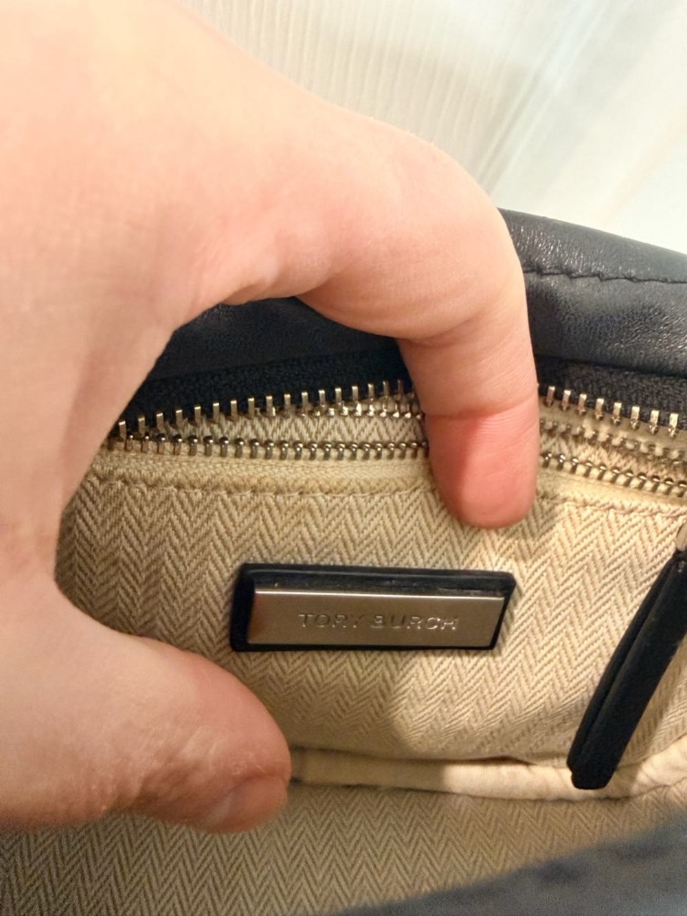 Tory Burch Kira Crossbody Camera Bag - Picture 2 of 6